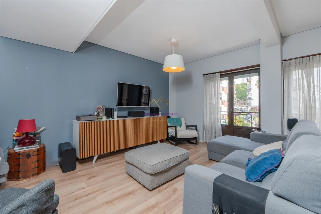 Apartamento T5 para Venda em Carnaxide e Queijas Foto 3