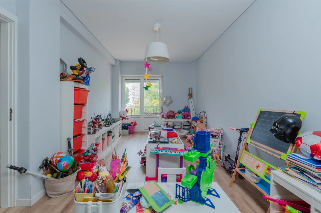 Apartamento T5 para Venda em Carnaxide e Queijas Foto 13