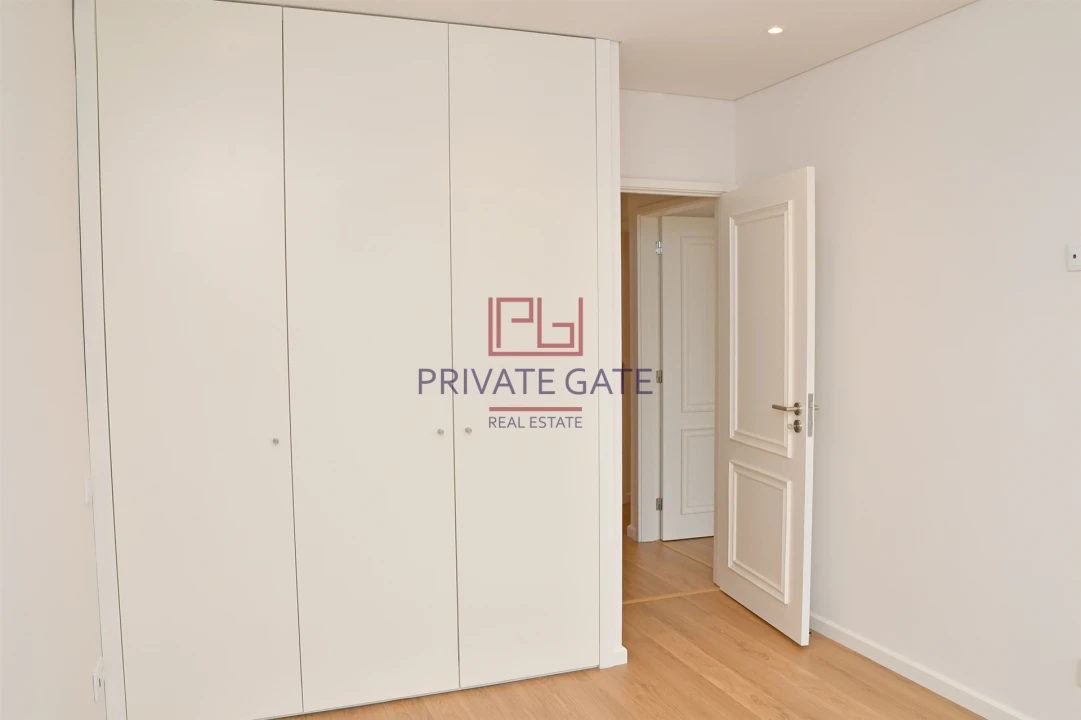 Apartamento T2 para Arrendamento em Aldoar, Foz do Douro e Nevogilde Foto 24