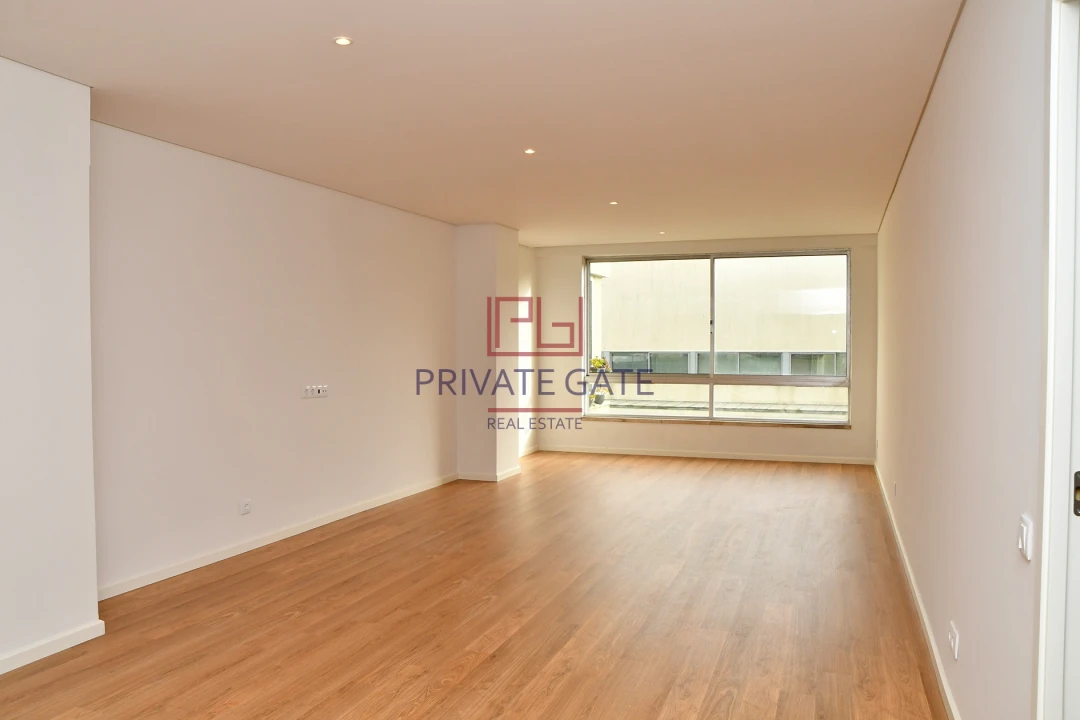 Apartamento T2 para Arrendamento em Aldoar, Foz do Douro e Nevogilde Foto 12