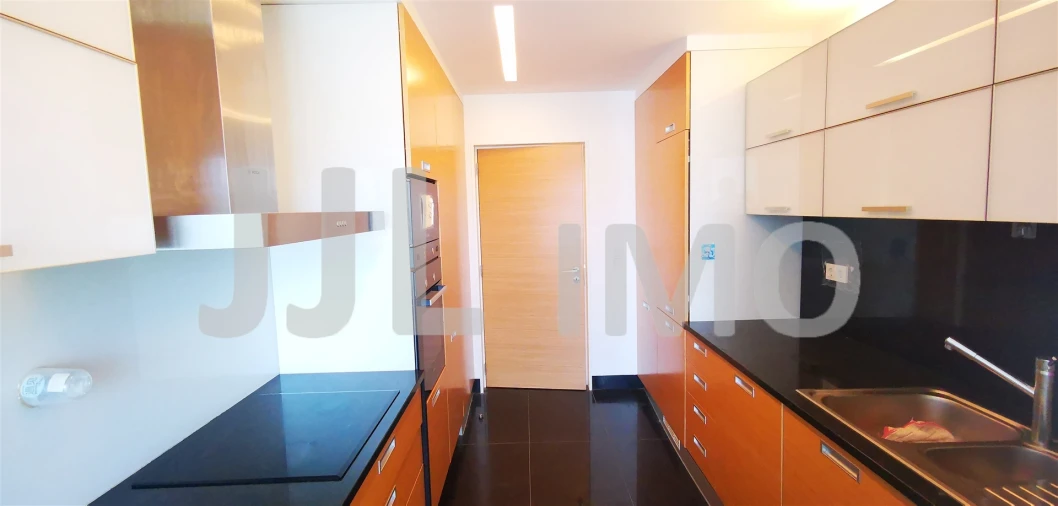 Apartamento T3 para Arrendamento em Alvalade Foto 12