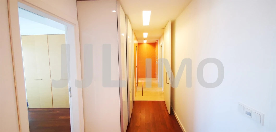 Apartamento T3 para Arrendamento em Alvalade Foto 4