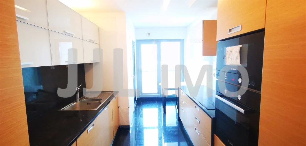 Apartamento T3 para Arrendamento em Alvalade Foto 11