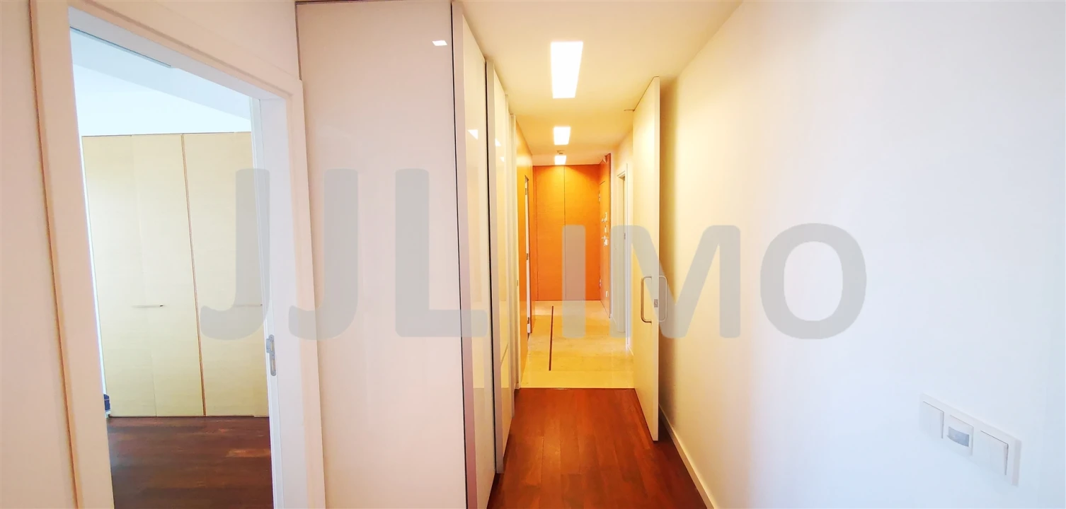 Apartamento T3 para Arrendamento em Alvalade Foto 4