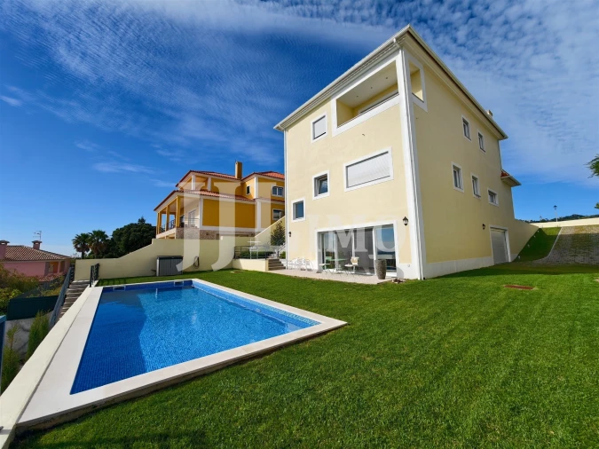 Moradia T4 para Venda em Santa Maria e São Miguel, São Martinho, São Pedro Penaferrim Foto 1