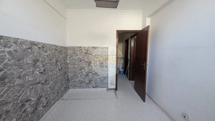 Apartamento T1 para Venda em Amora Foto 7