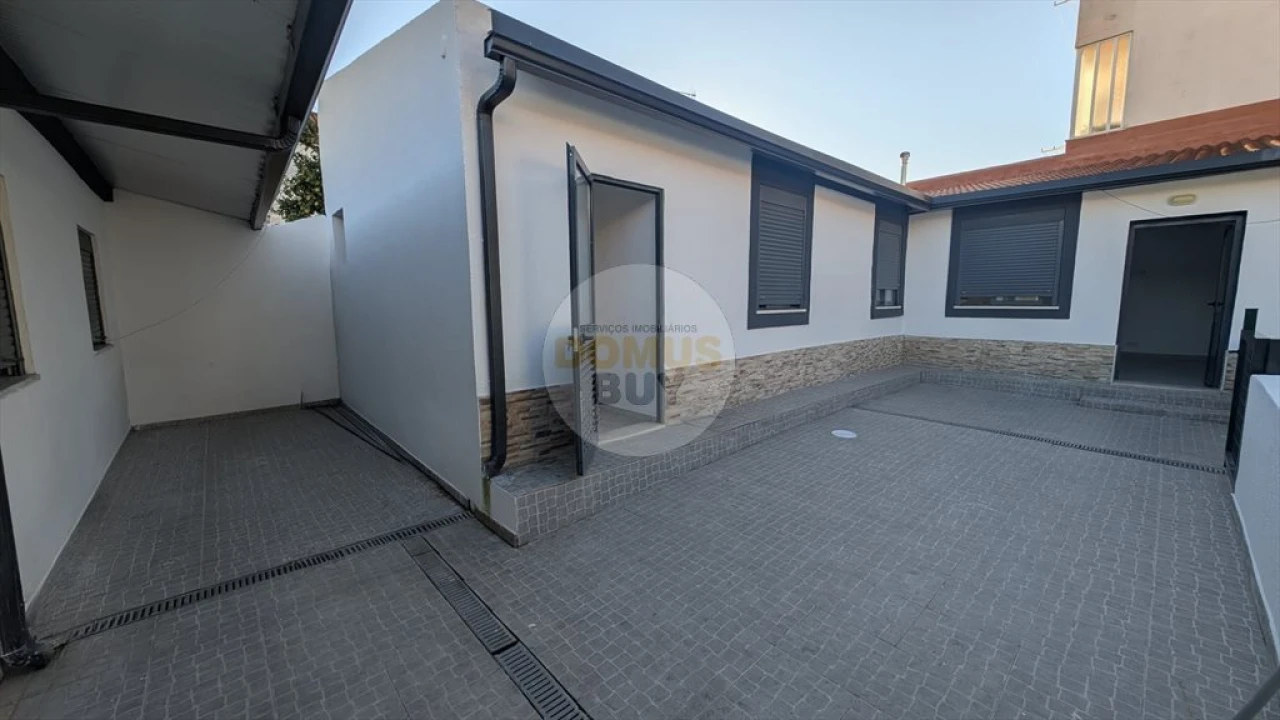 Moradia T2 para Venda em Baixa da Banheira e Vale da Amoreira Foto 2