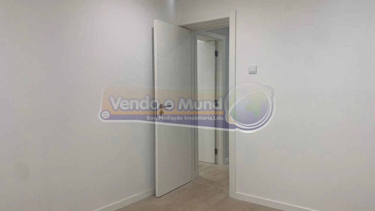 Apartamento T3 para Venda em Águas Livres Foto 15