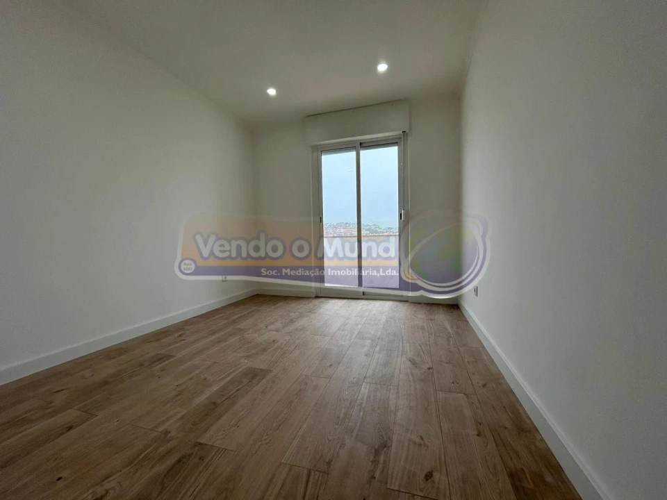 Apartamento T3 para Venda em Águas Livres Foto 5