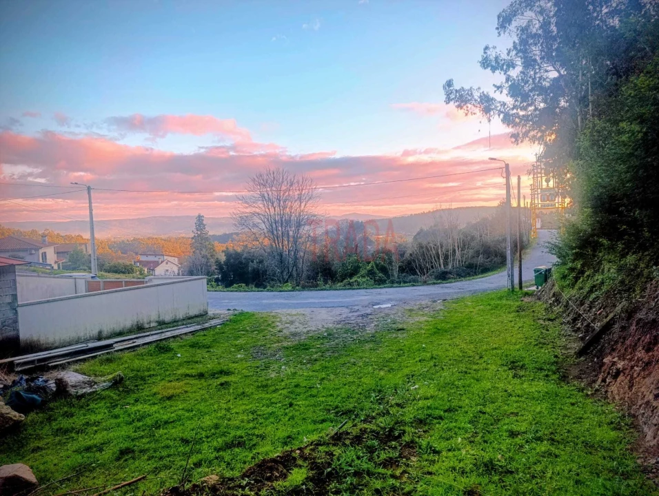 Terreno para Venda em Dossãos Foto 1