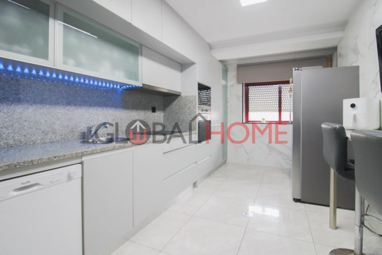 Apartamento T3 para Venda em Rio Tinto Foto 2