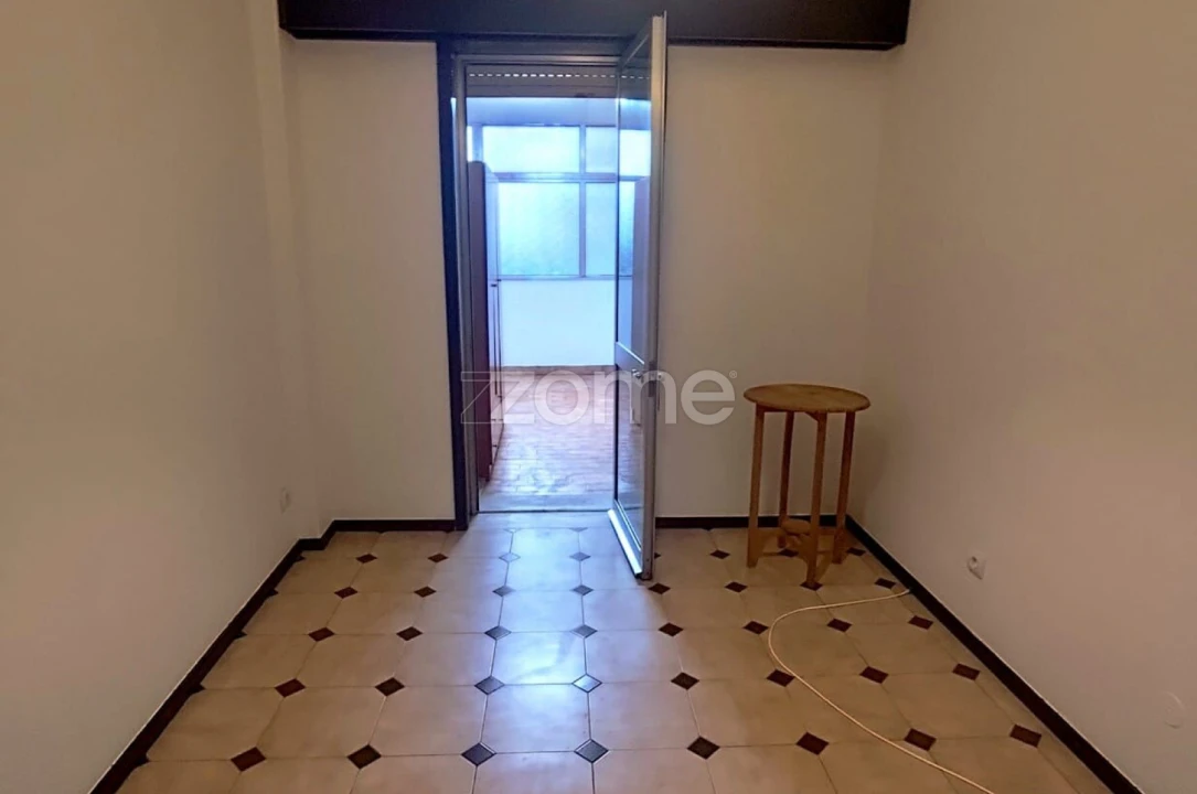 Apartamento T1 para Arrendamento em Paranhos Foto 10