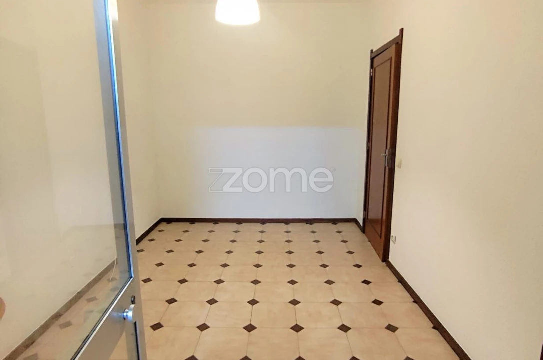 Apartamento T1 para Arrendamento em Paranhos Foto 9