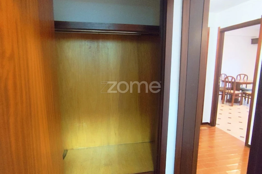 Apartamento T1 para Arrendamento em Paranhos Foto 11