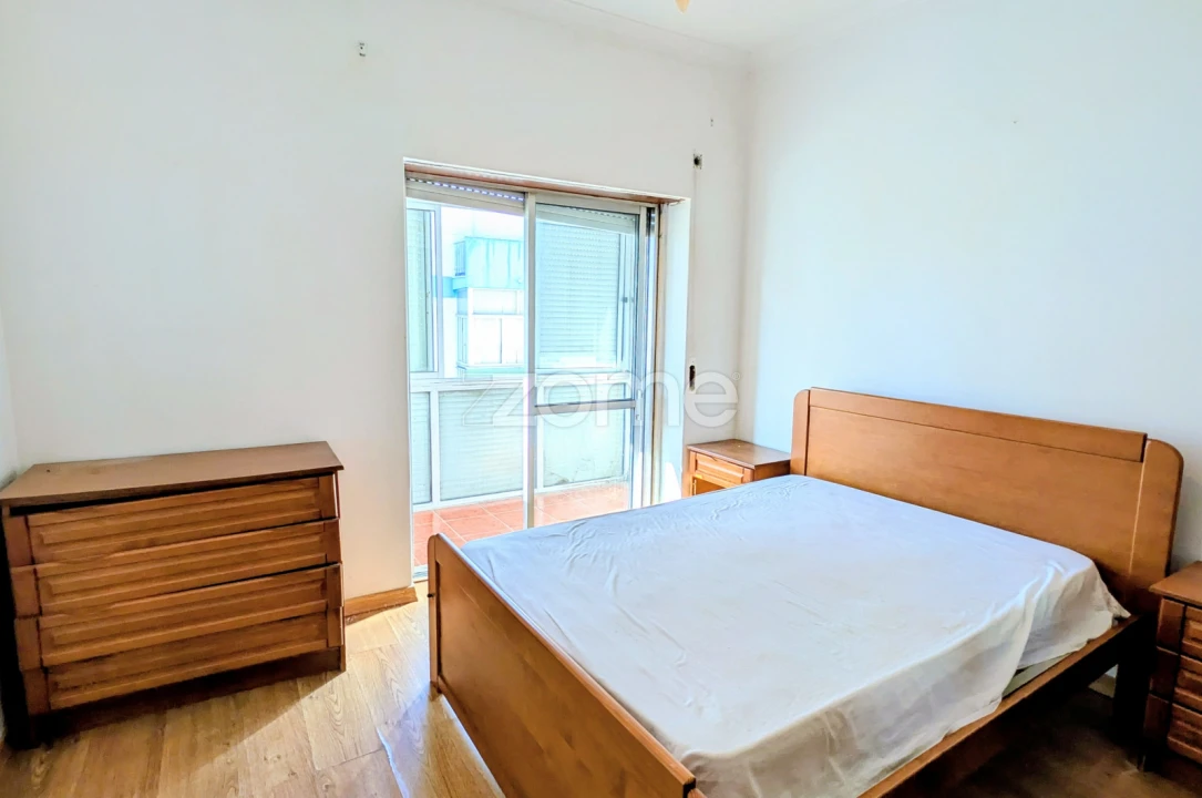 Apartamento T1 para Venda em Corroios Foto 12