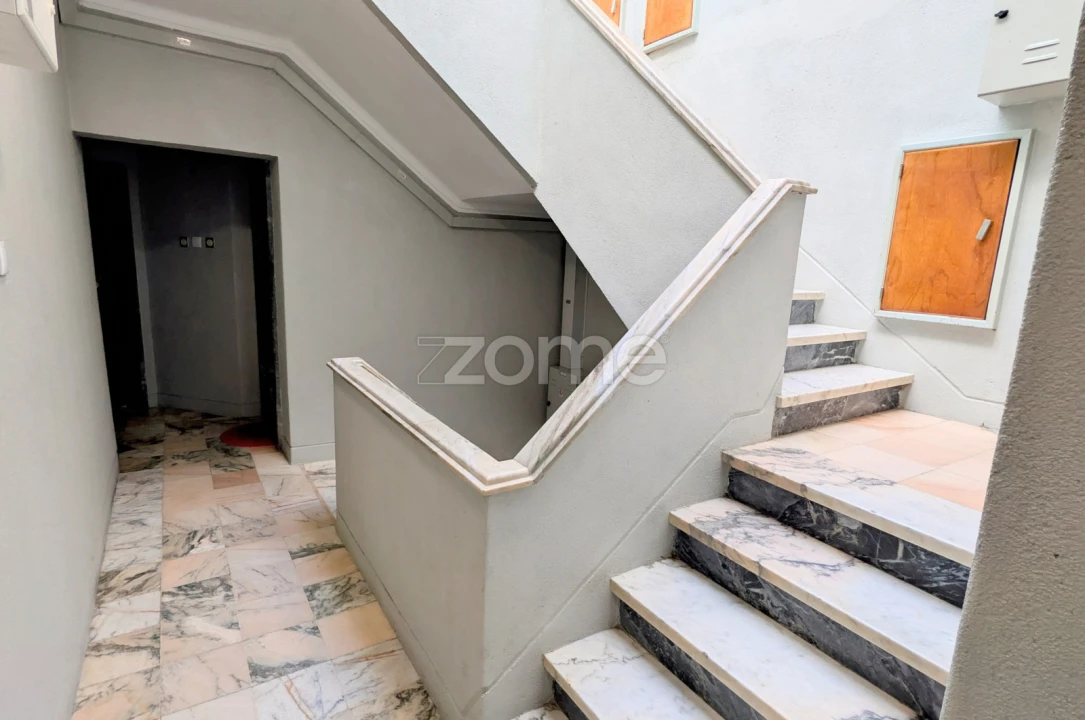 Apartamento T1 para Venda em Corroios Foto 2