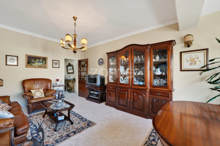 Apartamento T3 para Venda em Águas Livres Foto 5