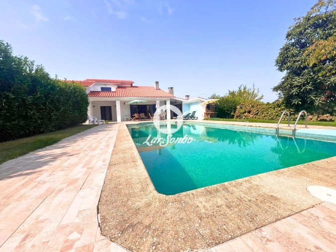 Moradia T4 para Venda em Merelim (São Paio), Panoias e Parada de Tibães Foto 1