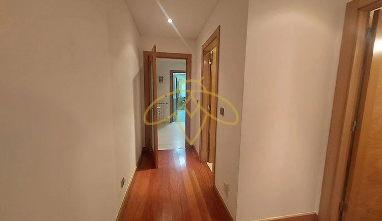 Apartamento T2 para Arrendamento em São Domingos de Rana Foto 10