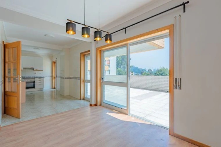 Apartamento T3 para Venda em Argoncilhe Foto 3