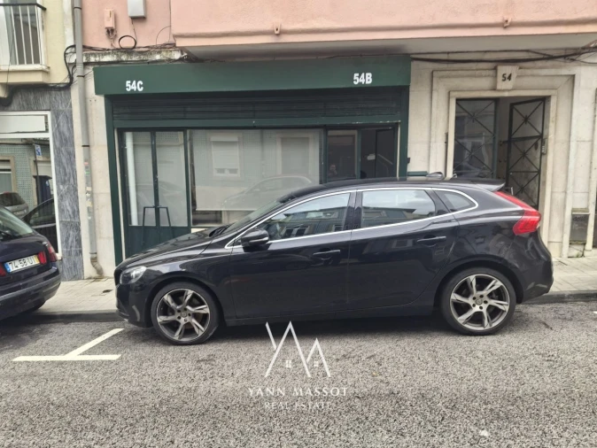 Loja para Venda em Campolide Foto 1