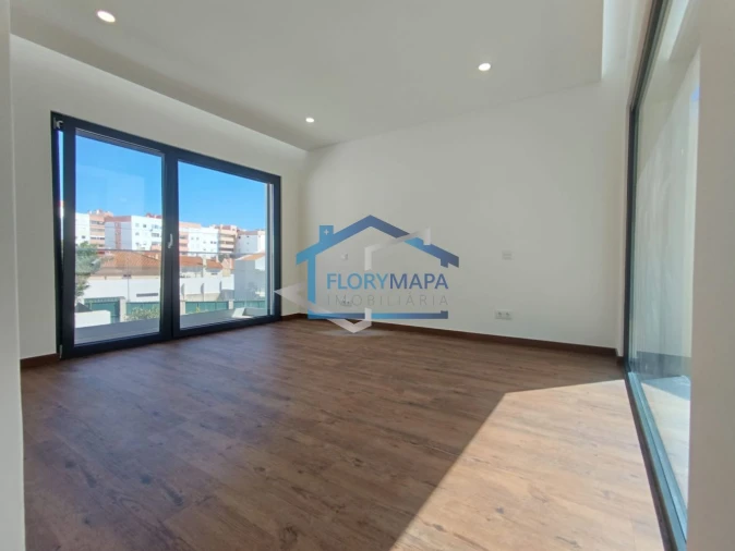 Moradia T4 para Venda em São Domingos de Rana Foto 40