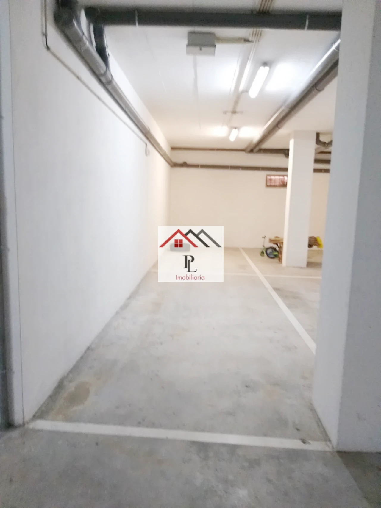 Garagem para Venda em Santo Antonio dos Olivais Foto 1