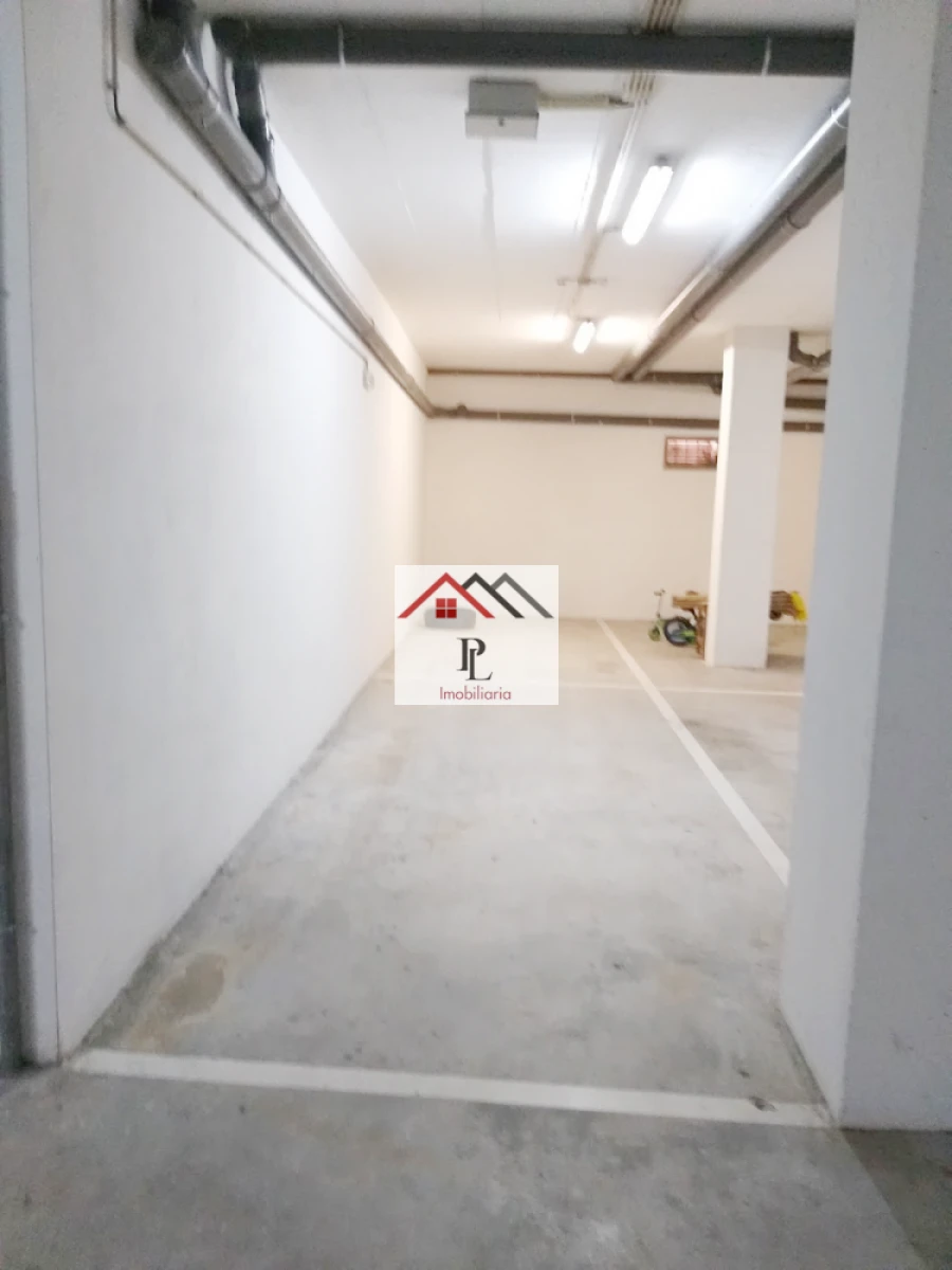 Garagem para Venda em Santo Antonio dos Olivais