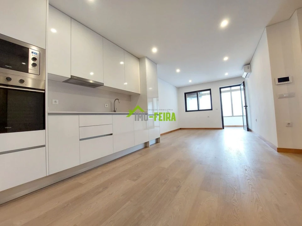 Apartamento T1 para Venda em Santa Maria da Feira, Travanca, Sanfins e Espargo Foto 1