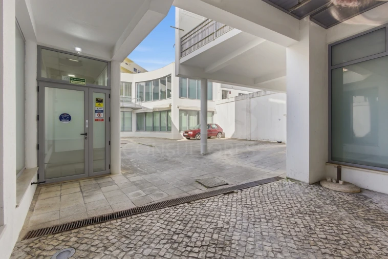 Prédio para Venda em Peniche Foto 2