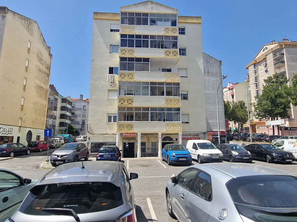 Apartamento T2 para Venda em Algueirão-Mem Martins Foto 2