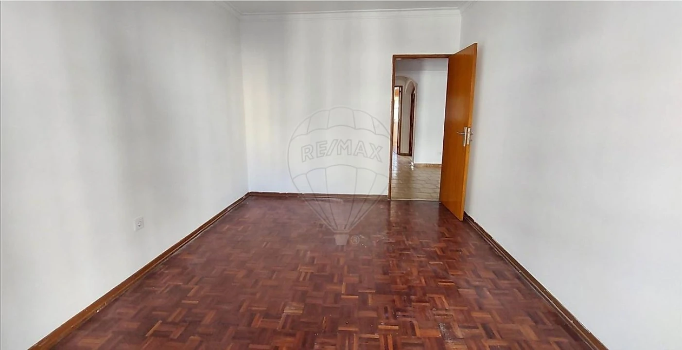 Apartamento T2 para Venda em Algueirão-Mem Martins Foto 8