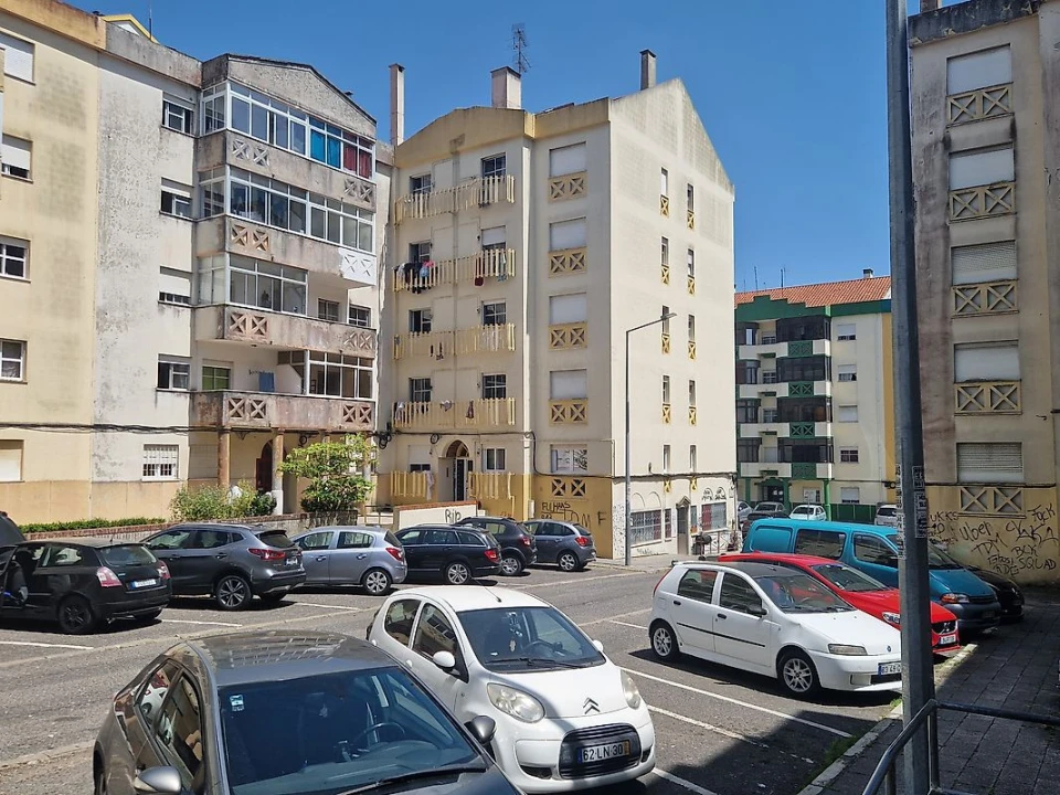 Apartamento T2 para Venda em Algueirão-Mem Martins Foto 1