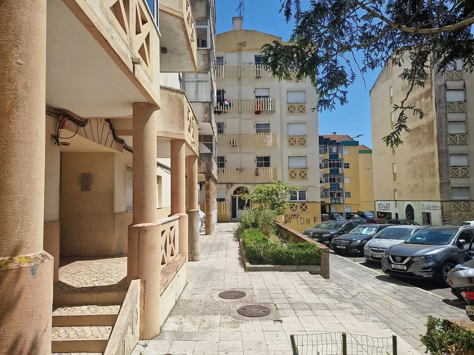 Apartamento T2 para Venda em Algueirão-Mem Martins Foto 8