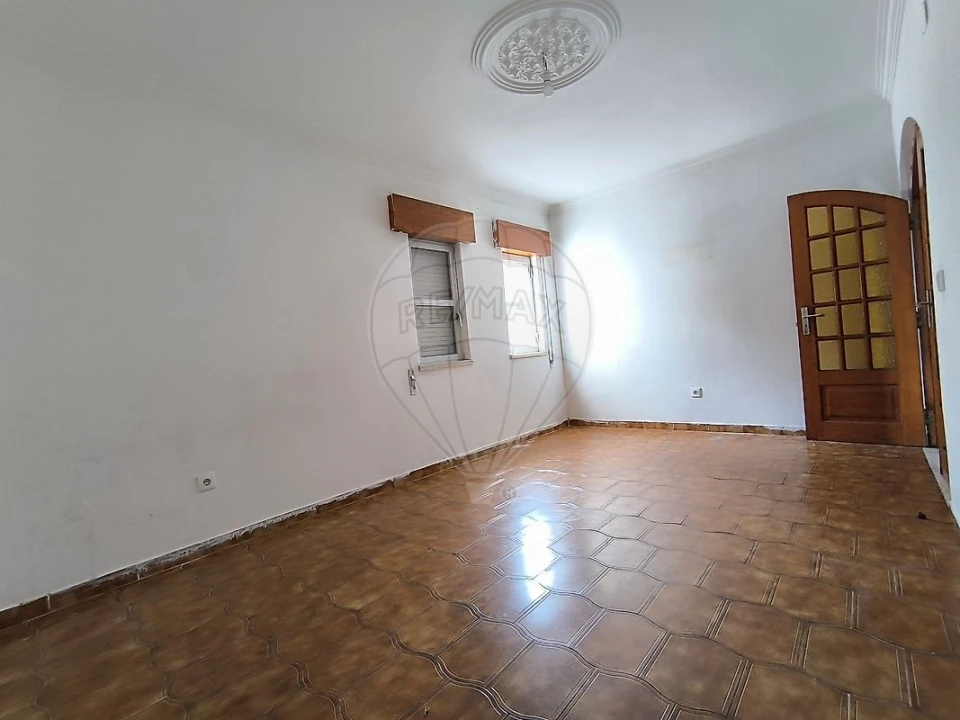 Apartamento T2 para Venda em Algueirão-Mem Martins Foto 14