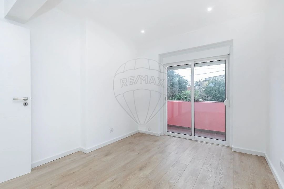 Apartamento T2 para Venda em Venteira Foto 11