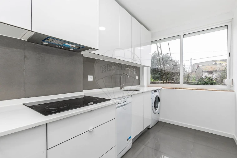 Apartamento T2 para Venda em Venteira Foto 5