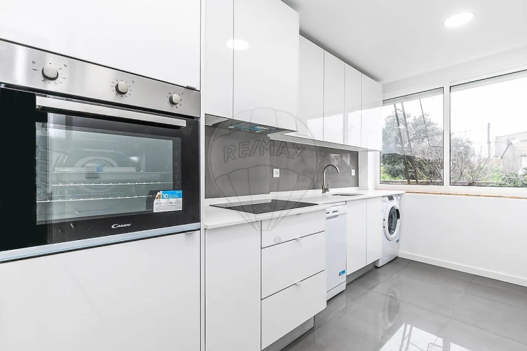 Apartamento T2 para Venda em Venteira Foto 4