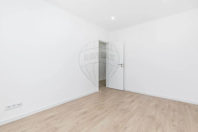 Apartamento T2 para Venda em Venteira Foto 7