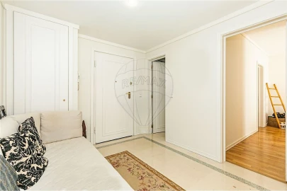 Apartamento T1 para Arrendamento em Campolide