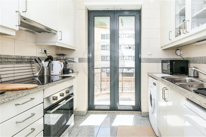 Apartamento T1 para Arrendamento em Campolide