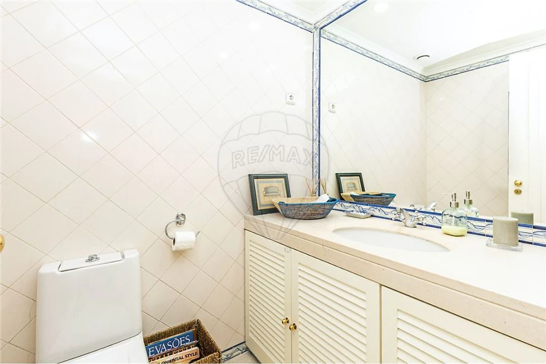 Apartamento T1 para Arrendamento em Campolide Foto 4