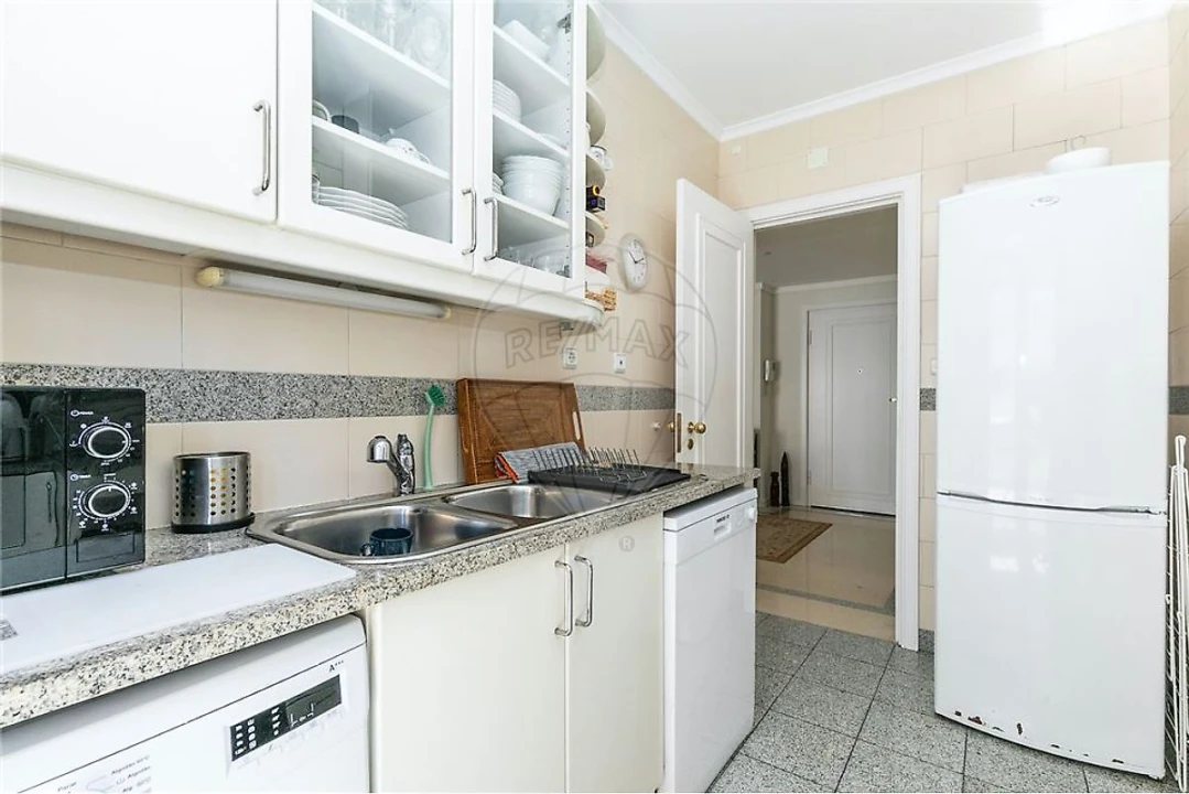 Apartamento T1 para Arrendamento em Campolide Foto 10