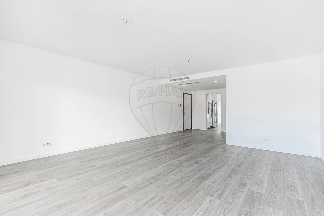 Apartamento T3 para Arrendamento em Porto Salvo Foto 18