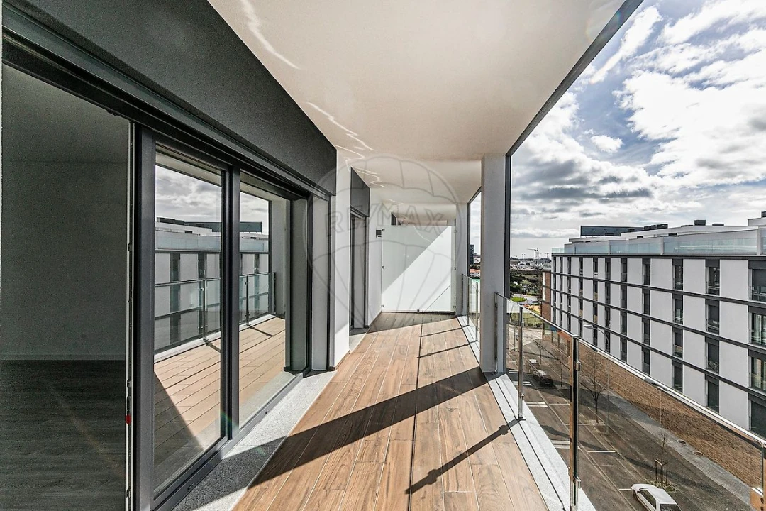 Apartamento T3 para Arrendamento em Porto Salvo Foto 35