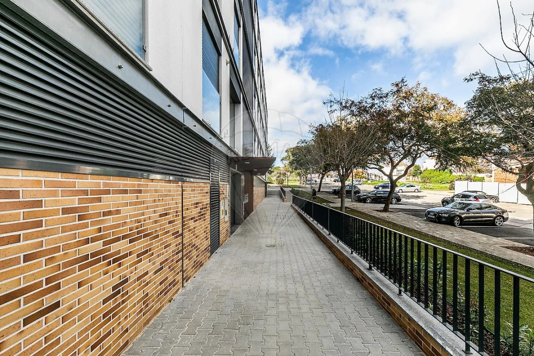 Apartamento T3 para Arrendamento em Porto Salvo Foto 9