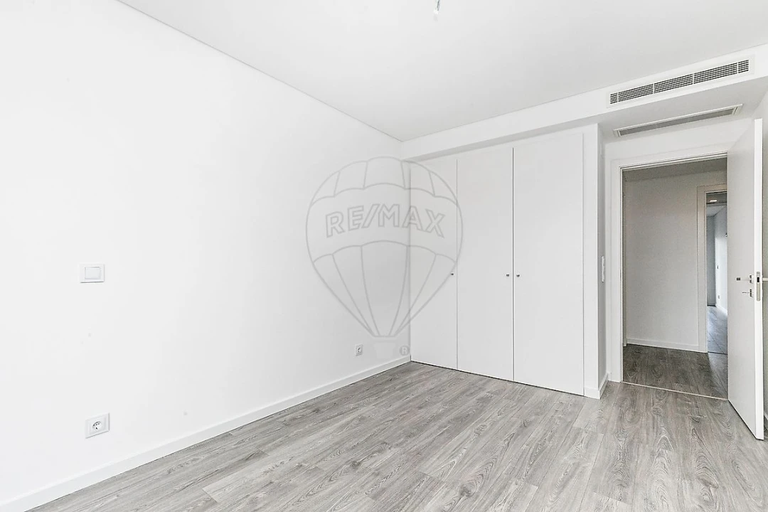 Apartamento T3 para Arrendamento em Porto Salvo Foto 4