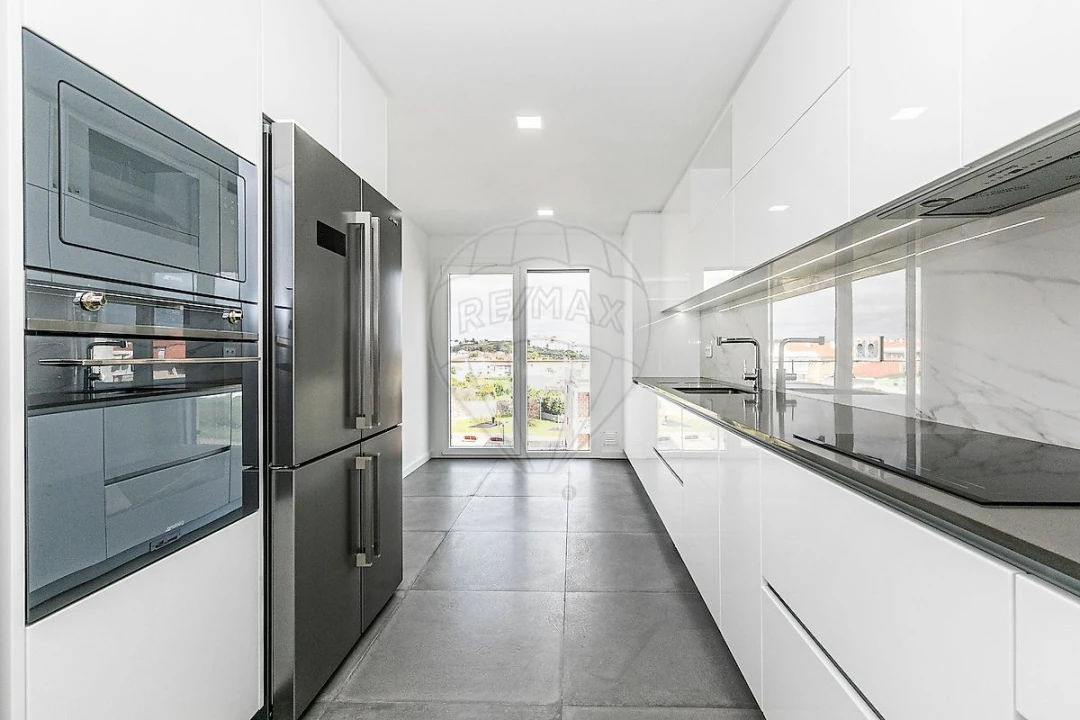 Apartamento T3 para Arrendamento em Porto Salvo Foto 26