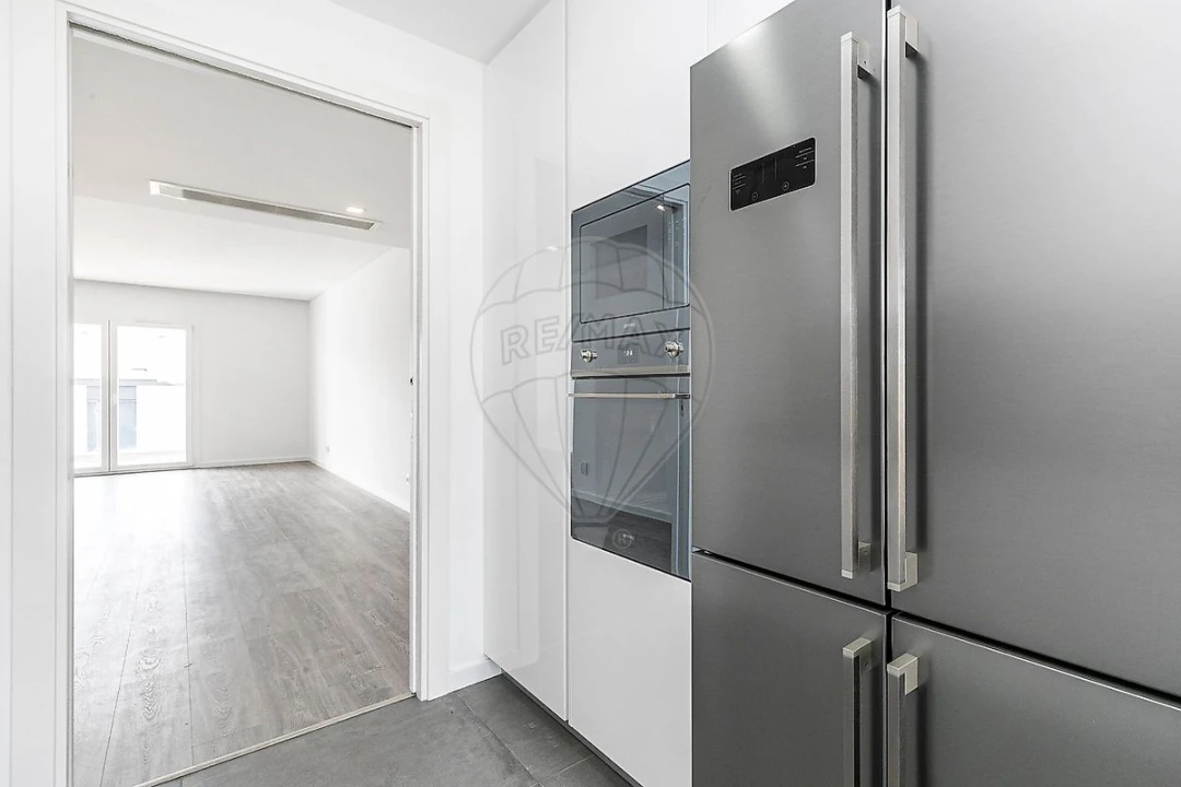 Apartamento T3 para Arrendamento em Porto Salvo Foto 33