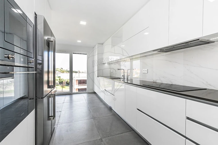 Apartamento T3 para Arrendamento em Porto Salvo Foto 25